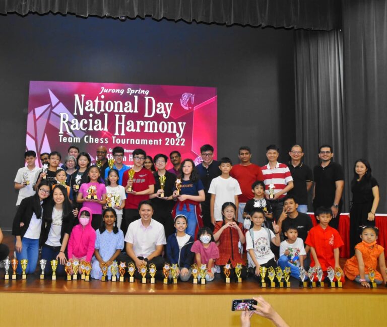 Winners of National Day Racial Harmony Team Chess Tournament 2022 with Guest-of-Honour, Mr Shawn Huang, Adviser to Jurong GRC Grassroots Organisations